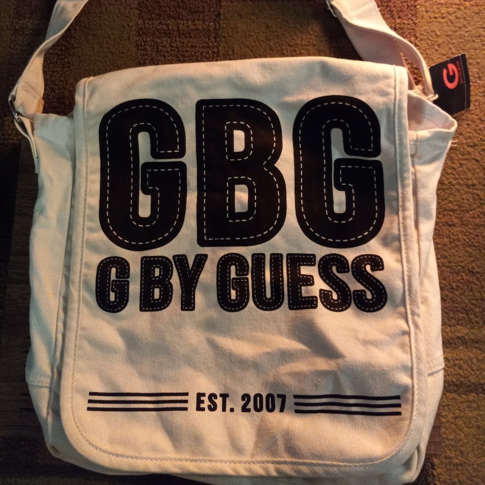 NWT Guess messenger bag - Picture 1 of 4